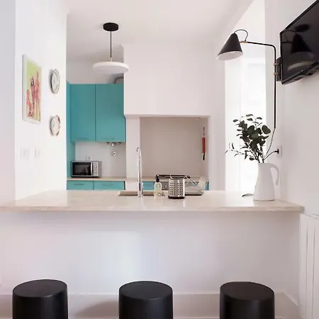 Renovated Charming With Terrace In Lapa Lisboa