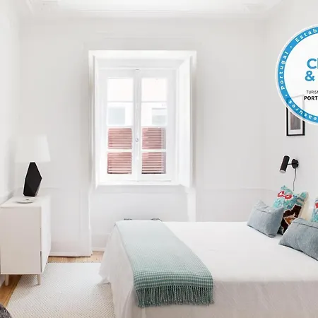Renovated Charming With Terrace In Lapa Lisboa